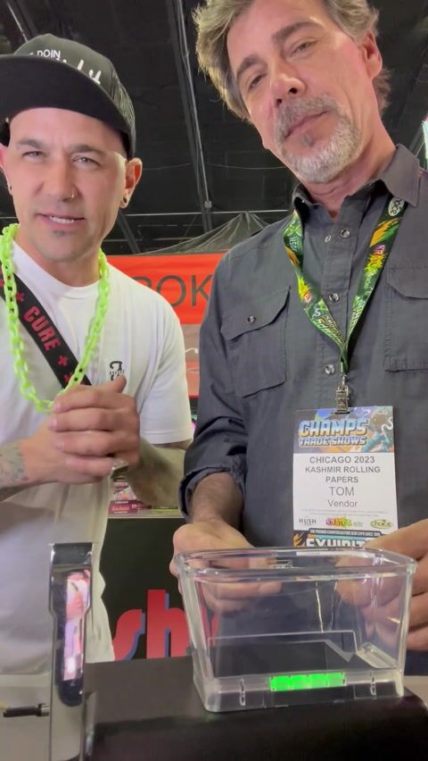 Earth gets a demo of the Power Injector with Kashmir tubes at Chicago Champs 2023