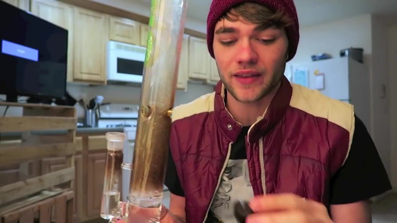 How To Smoke Weed From a Bong