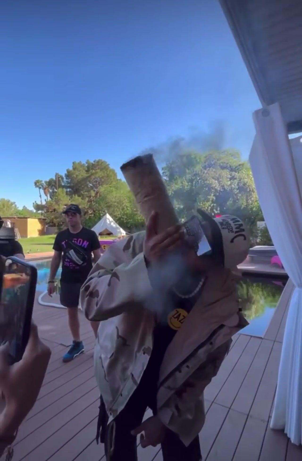 Smoking a 1 Pound Joint ! Watch This