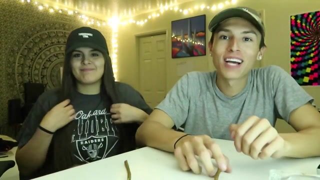 Boyfriend vs Girlfriend 2 GRAM BLUNT RACE !!!