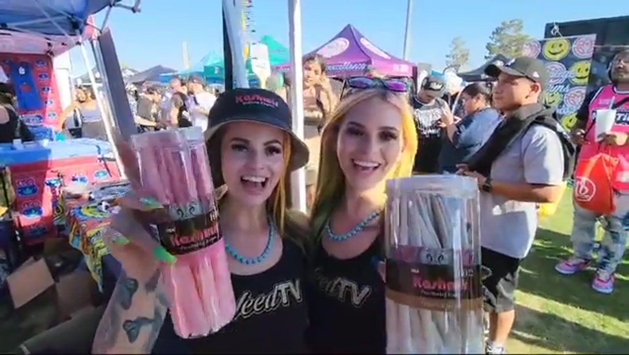 Pamalla and Montanna having fun with Kashmir at Kushstock420!