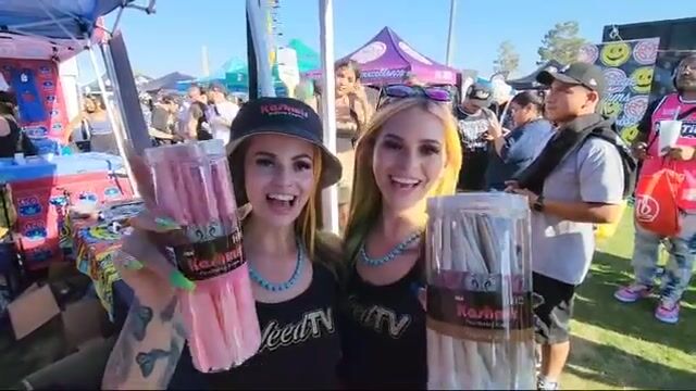 Pamalla and Montanna having fun with Kashmir at Kushstock420!