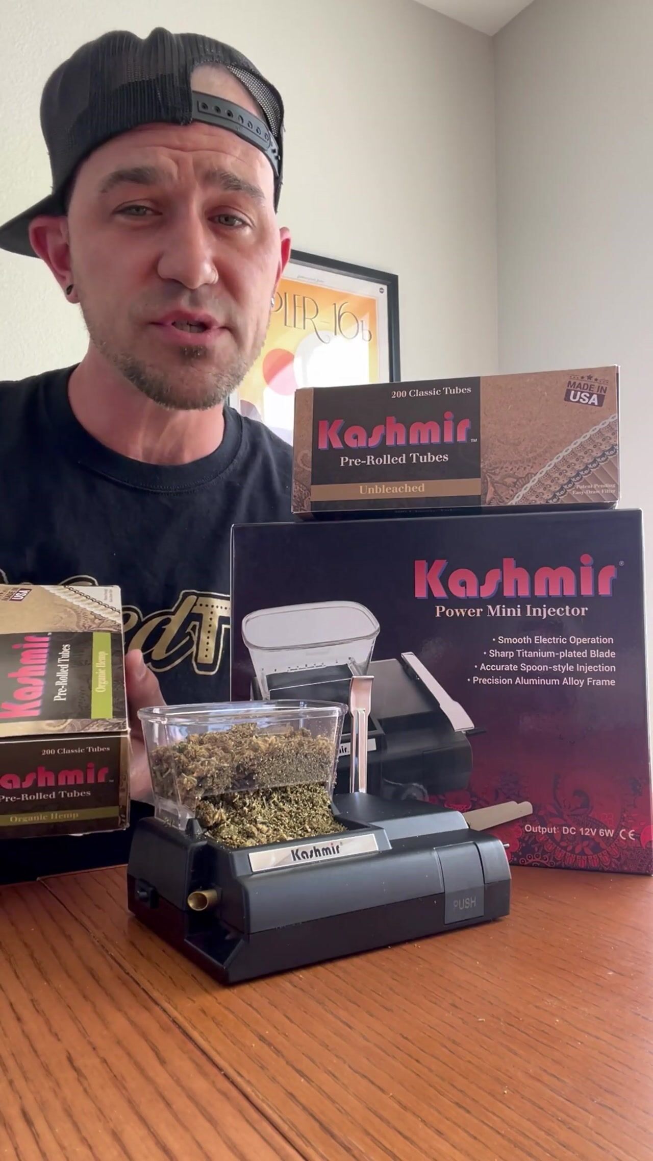 EarthSmokesAlot checking out the Kashmir Power Mini Injector
