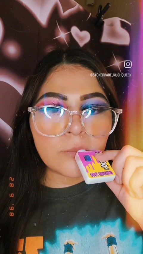 Latina makeup 420