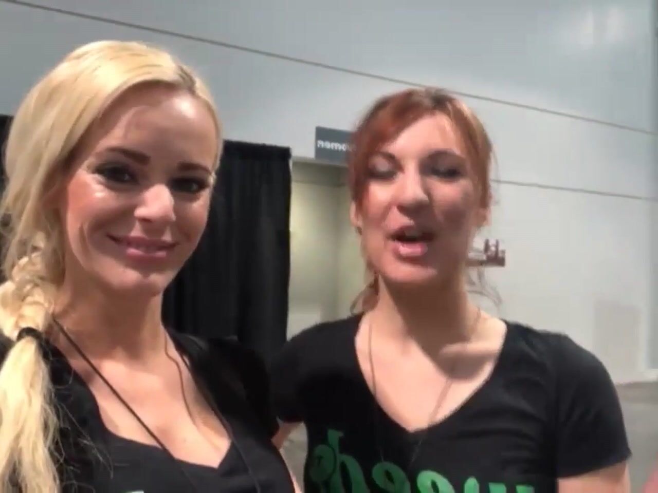 SmokesModel - Mermaid Jesabella Marie at the Ocean Tokes Booth