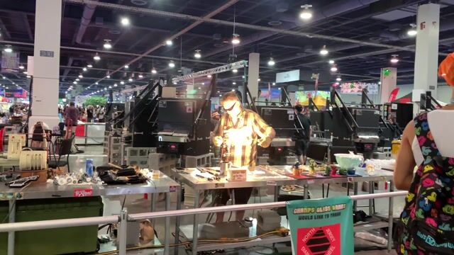 Blowing Glass @Champs