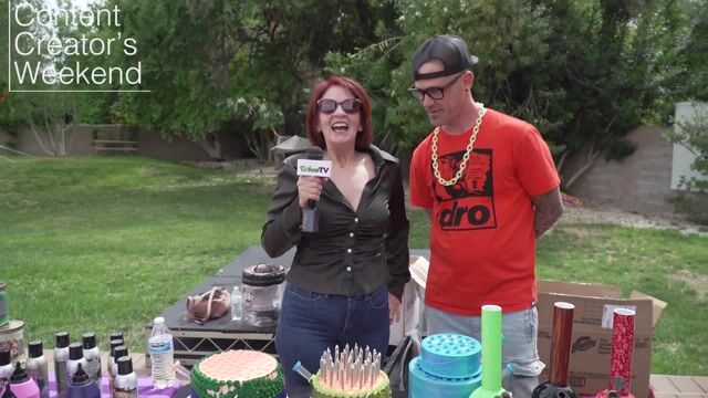 EarthSmokesAlot and Dawn GettinComfyWithCannabis at the Content Creators Weekend
