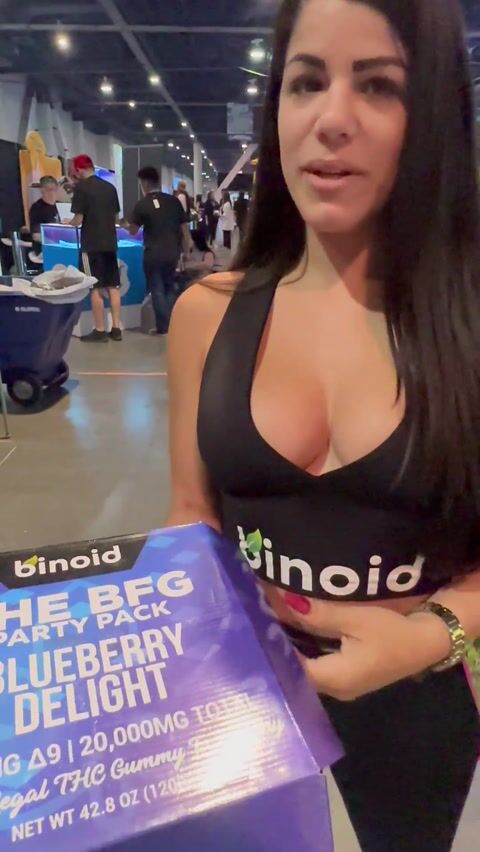 Gina shows off a BFG by binoid