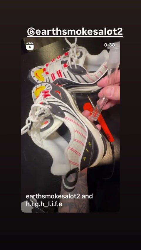 Earths smokin shoes