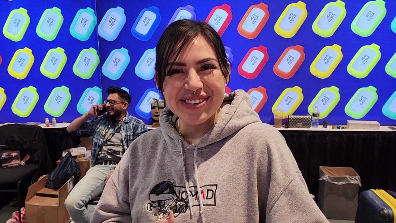 Insta Bar Vape: the two cool weed chicks at Champs Las Vegas 2023